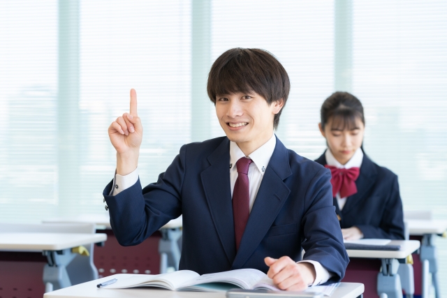 勉強する高校生
